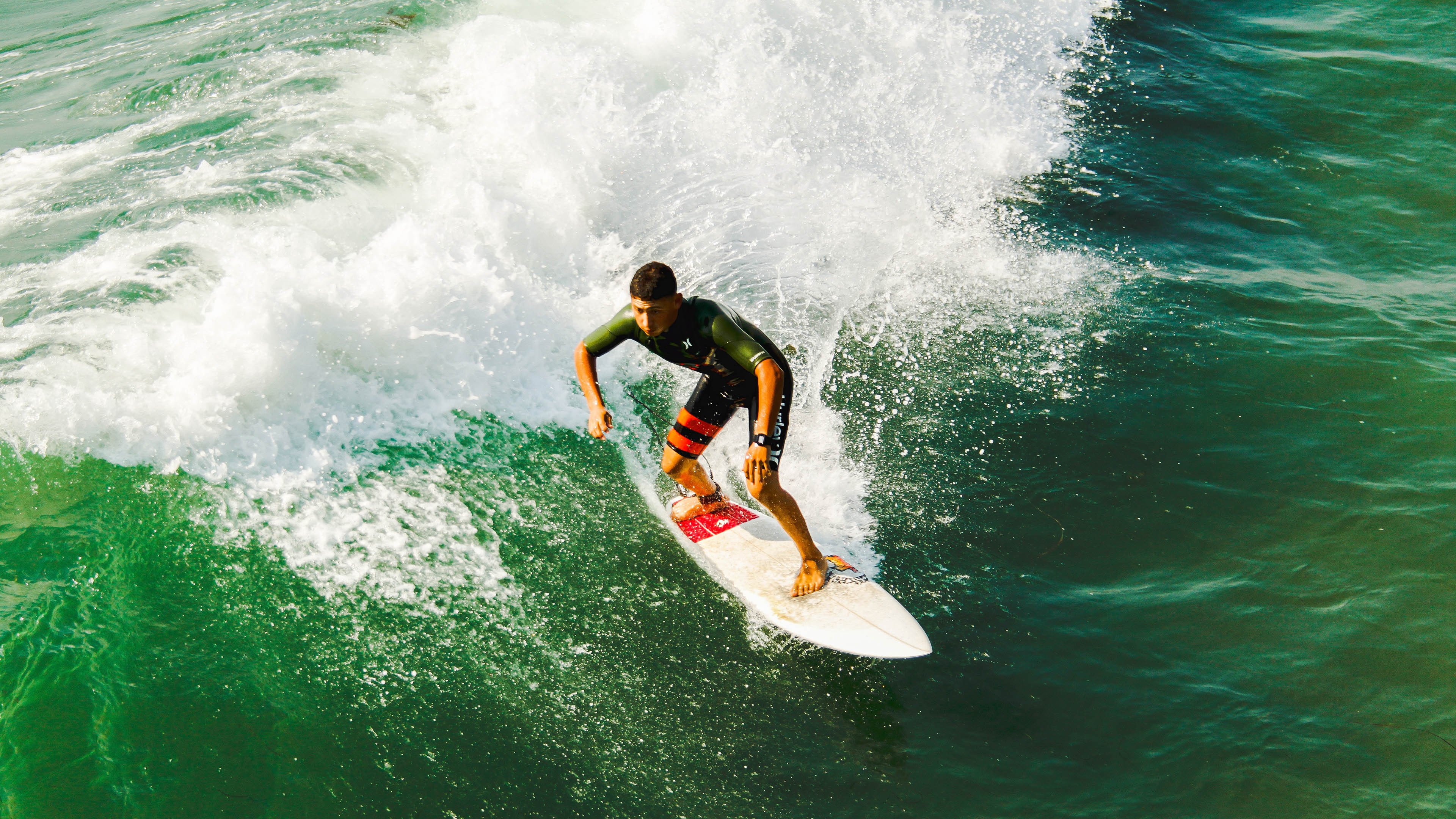 中国足球联赛战况异常激烈,各队球员全力以赴,中国足球联赛现状